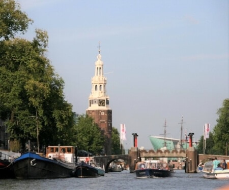 Amsterdam canal with boats — routes and tips